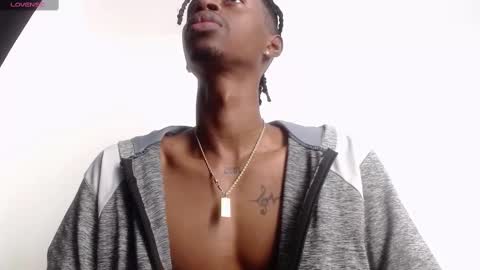 Snapshot of drake_brown_23 chatting on October 9, 6:22 am Drake 23 online show from October 9, 6:22 am