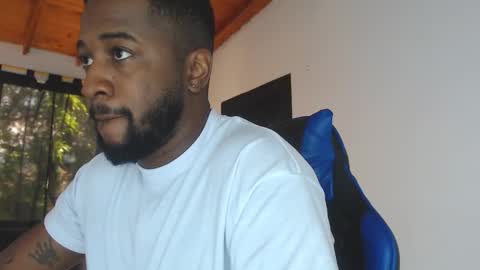 Snapshot of drake_nassir4 chatting on February 17, 4:02 pm ---Drake--- online show from February 17, 4:02 pm