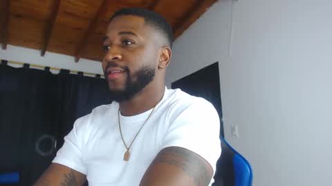 Snapshot of drake_nassir4 chatting on February 19, 4:41 am ---Drake--- online show from February 19, 4:41 am