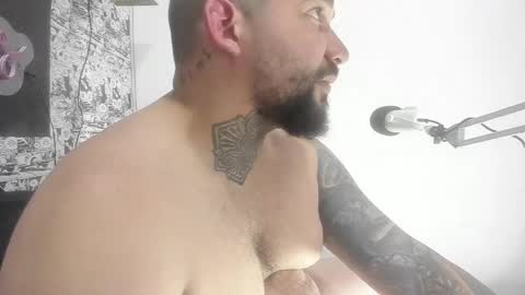 Snapshot of drake_white1 chatting on December 5, 3:48 am drake whitee Independent Model online show from December 5, 3:48 am