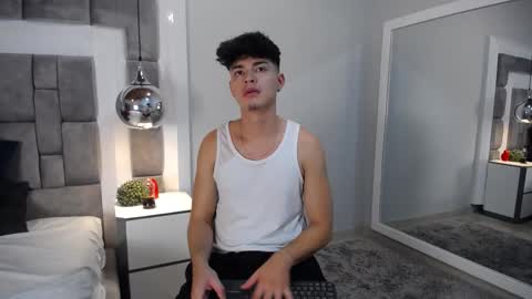 Snapshot of drakecollinss chatting on February 18, 12:26 am drakecollinss online show from February 18, 12:26 am