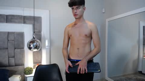 Snapshot of drakecollinss chatting on February 19, 12:25 am drakecollinss online show from February 19, 12:25 am