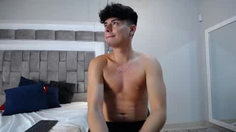 Snapshot of drakecollinss chatting on February 23, 11:14 pm drakecollinss online show from February 23, 11:14 pm