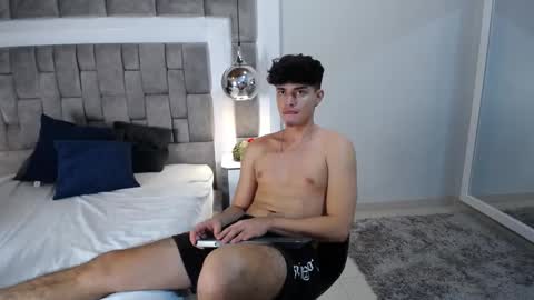 Snapshot of drakecollinss chatting on February 24, 2:19 am drakecollinss online show from February 24, 2:19 am