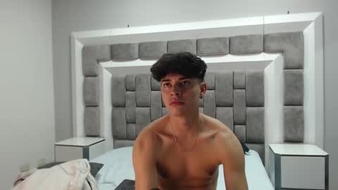 Snapshot of drakecollinss chatting on March 7, 12:48 am drakecollinss online show from March 7, 12:48 am