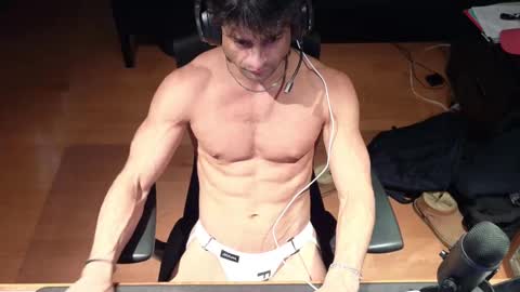 Snapshot of drakeoc chatting on December 18, 7:36 am drakeoc online show from December 18, 7:36 am