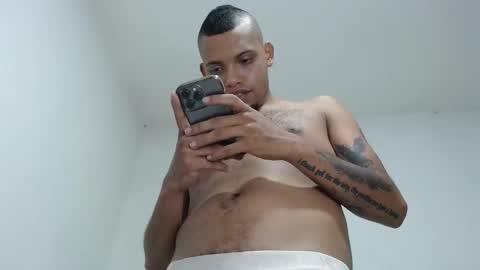 Snapshot of drako_monstercock chatting on December 18, 6:41 am drako_monstercock online show from December 18, 6:41 am