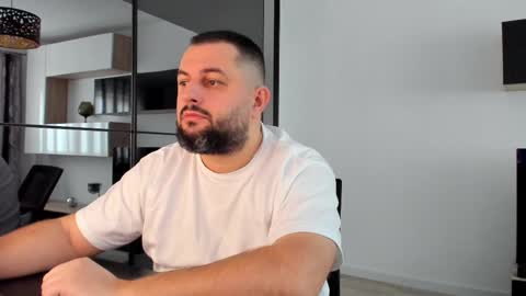 Snapshot of draven_a chatting on February 21, 6:40 am Draven A online show from February 21, 6:40 am