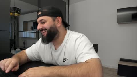 Snapshot of dravenpeak chatting on October 7, 2:47 pm DravenPeak online show from October 7, 2:47 pm