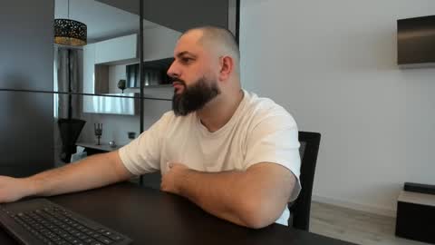 Snapshot of dravenpeak chatting on October 17, 8:28 am DravenPeak online show from October 17, 8:28 am