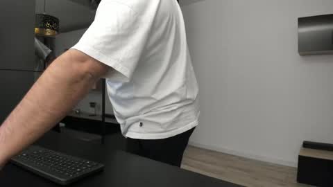 Snapshot of dravenpeak chatting on October 31, 4:57 am DravenPeak online show from October 31, 4:57 am