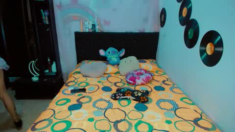 Snapshot of dream__girls69944 chatting on November 11, 9:53 am sharon online show from November 11, 9:53 am