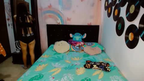 Snapshot of dream__girls69944 chatting on January 8, 9:11 am sharon online show from January 8, 9:11 am