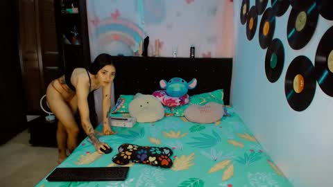 Snapshot of dream__girls69944 chatting on January 9, 9:12 am sharon online show from January 9, 9:12 am