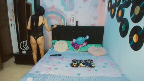 Snapshot of dream__girls69944 chatting on January 10, 6:53 pm sharon online show from January 10, 6:53 pm