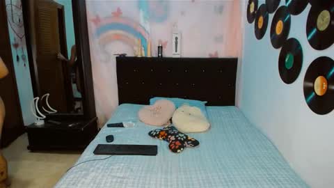 Snapshot of dream__girls69944 chatting on February 8, 8:18 am sharon online show from February 8, 8:18 am