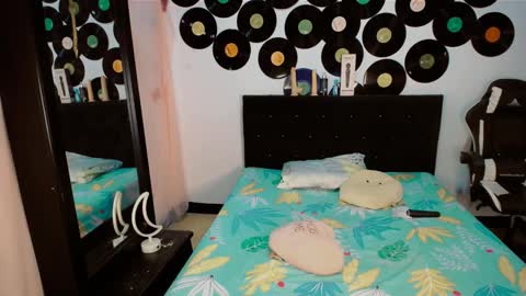 Snapshot of dream__girls69944 chatting on February 18, 8:43 am sharon online show from February 18, 8:43 am