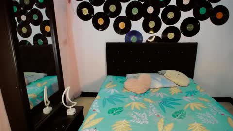 Snapshot of dream__girls69944 chatting on February 23, 8:12 am sharon online show from February 23, 8:12 am