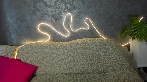 Snapshot of dream_olivia chatting on March 31, 2:13 am Olivia online show from March 31, 2:13 am