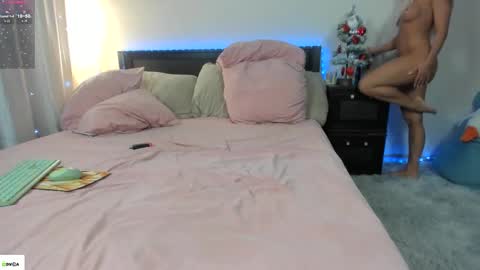 Snapshot of dream_sexy chatting on December 19, 8:21 am Mari online show from December 19, 8:21 am