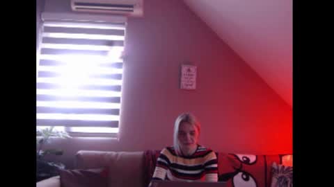 Snapshot of dreamcatcherfantasy chatting on January 9, 8:06 am A girl online show from January 9, 8:06 am