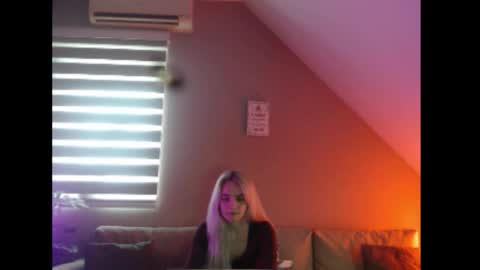 Snapshot of dreamcatcherfantasy chatting on January 13, 7:57 am A girl online show from January 13, 7:57 am