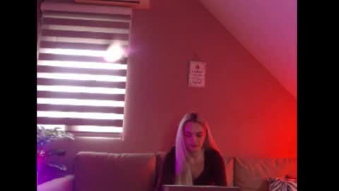 Snapshot of dreamcatcherfantasy chatting on February 5, 8:08 am A girl online show from February 5, 8:08 am