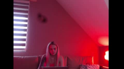 Snapshot of dreamcatcherfantasy chatting on February 6, 8:18 am A girl online show from February 6, 8:18 am