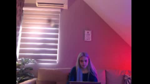 A girl online show from March 27, 7:58 am