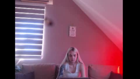 Snapshot of dreamcatcherfantasy chatting on May 28, 7:27 am A girl online show from May 28, 7:27 am
