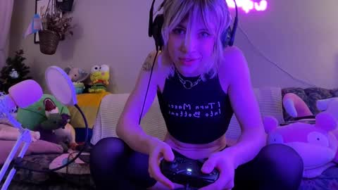 Snapshot of dreamdivyne chatting on February 14, 3:14 am dreamdivyne online show from February 14, 3:14 am