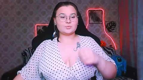 dreamforyoue2 online show from October 18, 7:14 pm