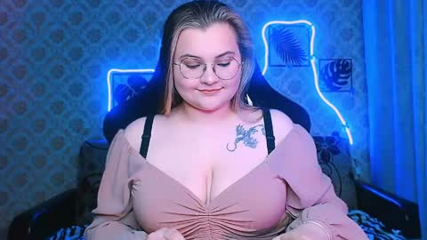 dreamforyoue2 online show from April 28, 7:41 pm