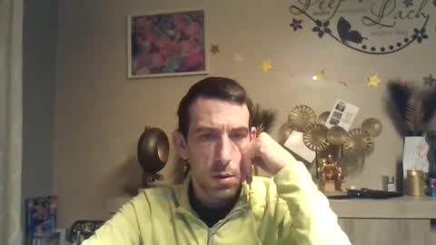 Snapshot of dreamguy38 chatting on December 24, 3:05 am dreamguy38 online show from December 24, 3:05 am