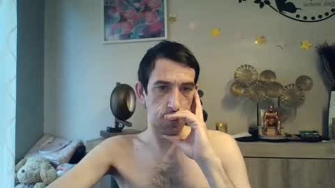 Snapshot of dreamguy38 chatting on February 25, 8:03 am dreamguy38 online show from February 25, 8:03 am