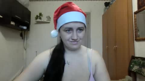 Snapshot of dreamiebelle chatting on December 19, 7:04 am dreamiebelle online show from December 19, 7:04 am