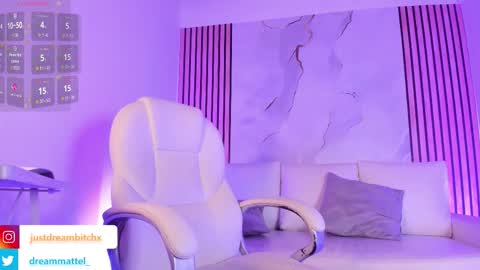 Snapshot of dreammatell_ chatting on March 1, 3:30 am Dream Matell online show from March 1, 3:30 am