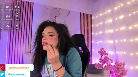 Snapshot of dreammatell_ chatting on April 8, 12:43 am Dream Matell online show from April 8, 12:43 am