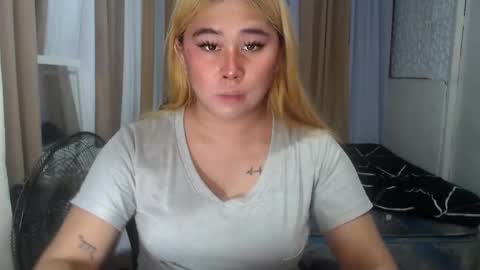 Snapshot of dreammegan chatting on May 5, 4:48 pm Stacy DONT FORGET TO FOLLOW ME AND THUMBS UP my wife samgrg2 online show from May 5, 4:48 pm