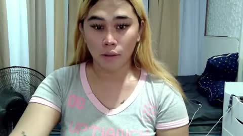 Snapshot of dreammegan chatting on June 15, 4:58 am Stacy DONT FORGET TO FOLLOW ME AND THUMBS UP my wife samgrg2 online show from June 15, 4:58 am