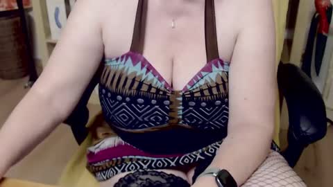 Snapshot of dreammilfi chatting on December 18, 1:23 pm dreammilfi online show from December 18, 1:23 pm