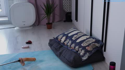 Snapshot of dreamon007007007 chatting on December 19, 7:51 am Maxim  fanslydreamon007007007 twitter - webdream007 inst - d007rm online show from December 19, 7:51 am