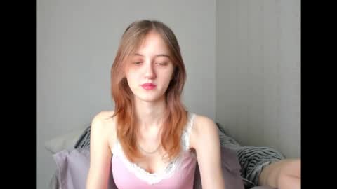 dreamy_pollyyy online show from February 16, 2:29 am