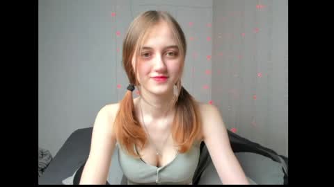 dreamy_pollyyy online show from March 30, 4:08 pm