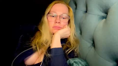 Snapshot of dreamylive_ chatting on October 20, 6:30 pm Kate online show from October 20, 6:30 pm