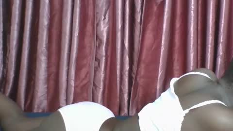 Snapshot of dreamylyne chatting on September 9, 11:15 pm MERCY online show from September 9, 11:15 pm