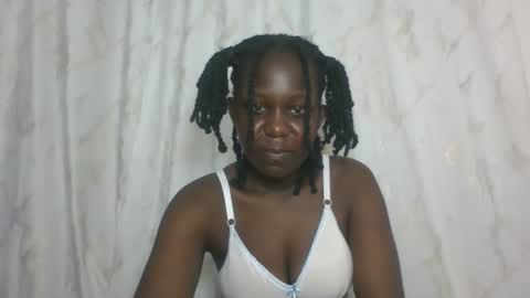 Snapshot of dreamylyne chatting on October 12, 8:41 pm MERCY online show from October 12, 8:41 pm