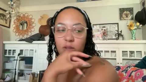 RIRI OR DREAMY online show from March 12, 6:47 pm