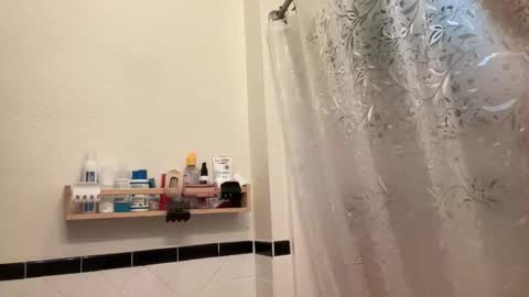 RIRI OR DREAMY online show from March 17, 6:22 pm