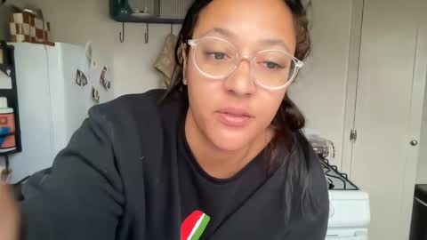 RIRI OR DREAMY online show from May 5, 2:25 pm